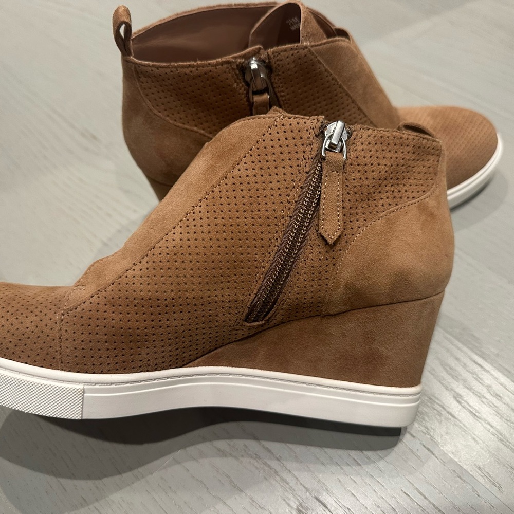 Linea Paolo Women's Anna Wedge Sneaker - Picture 6 of 8